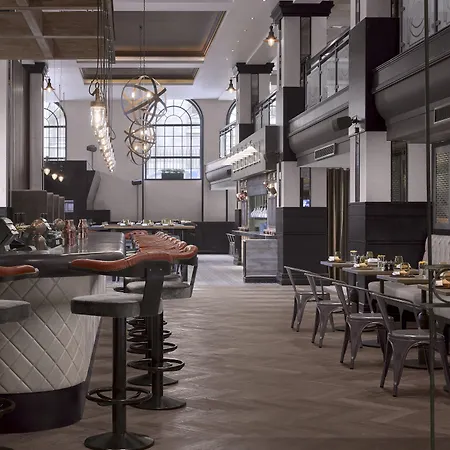 Radisson Blu Hotel, Centre 4*