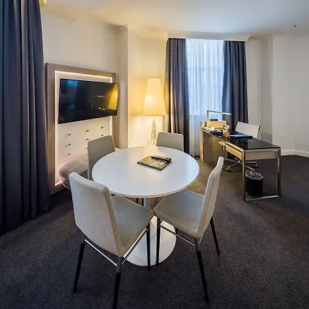 Radisson Blu Hotel, Centre 4*