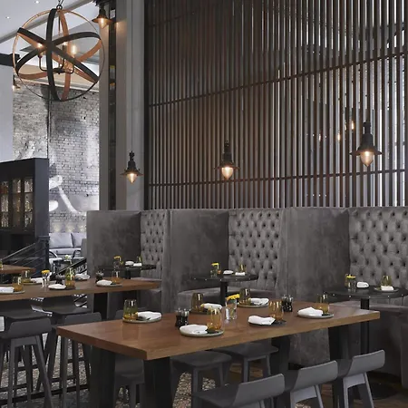 Radisson Blu Hotel, Centre 4*