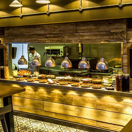 Radisson Blu Hotel, Centre 4*
