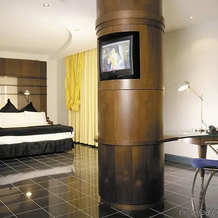 Hotel Radisson Blu Hotel, Centre 4*