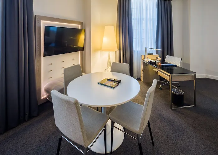 Radisson Blu Hotel, Centre 4*