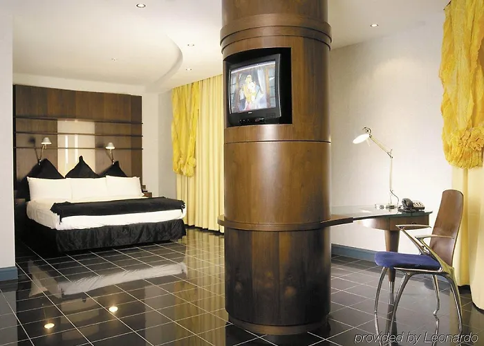 Hotel Radisson Blu Hotel, Centre 4*